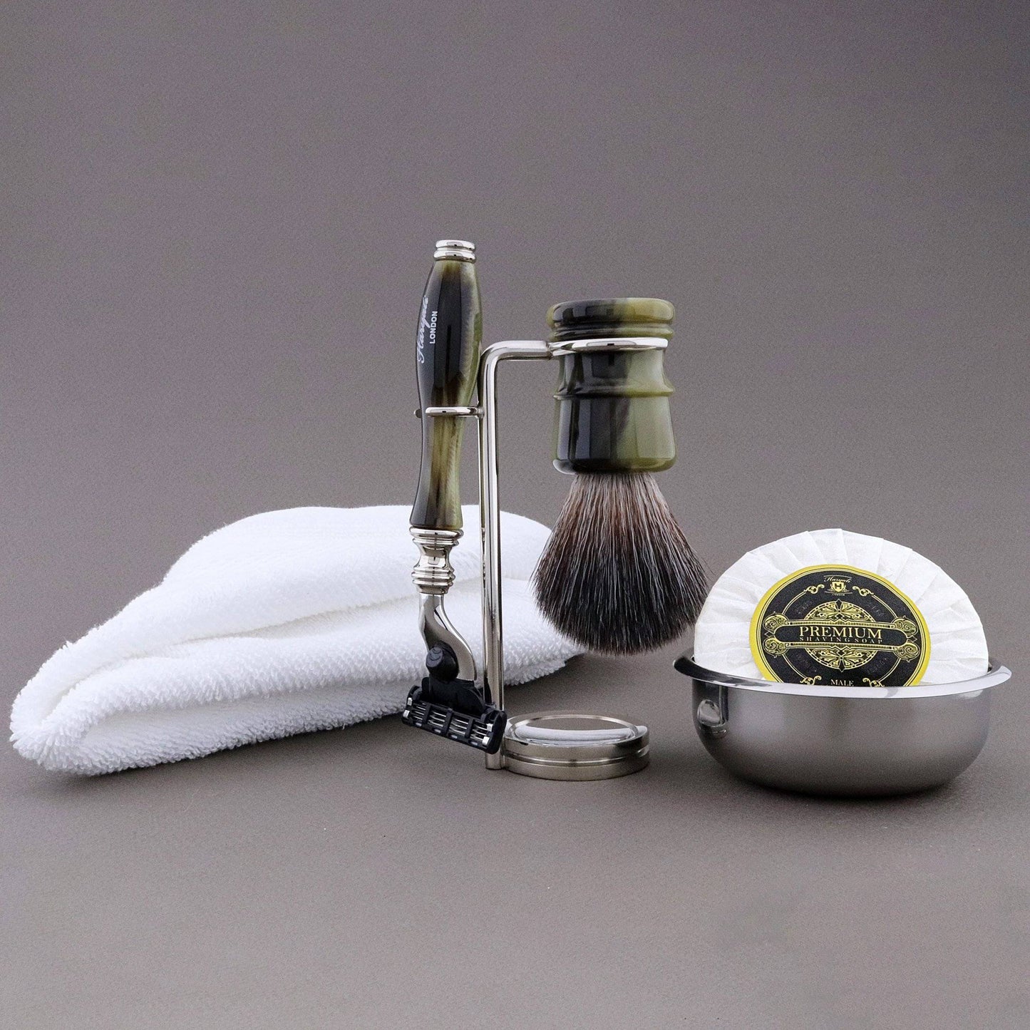 Haryali's Legend Range Shaving Kit