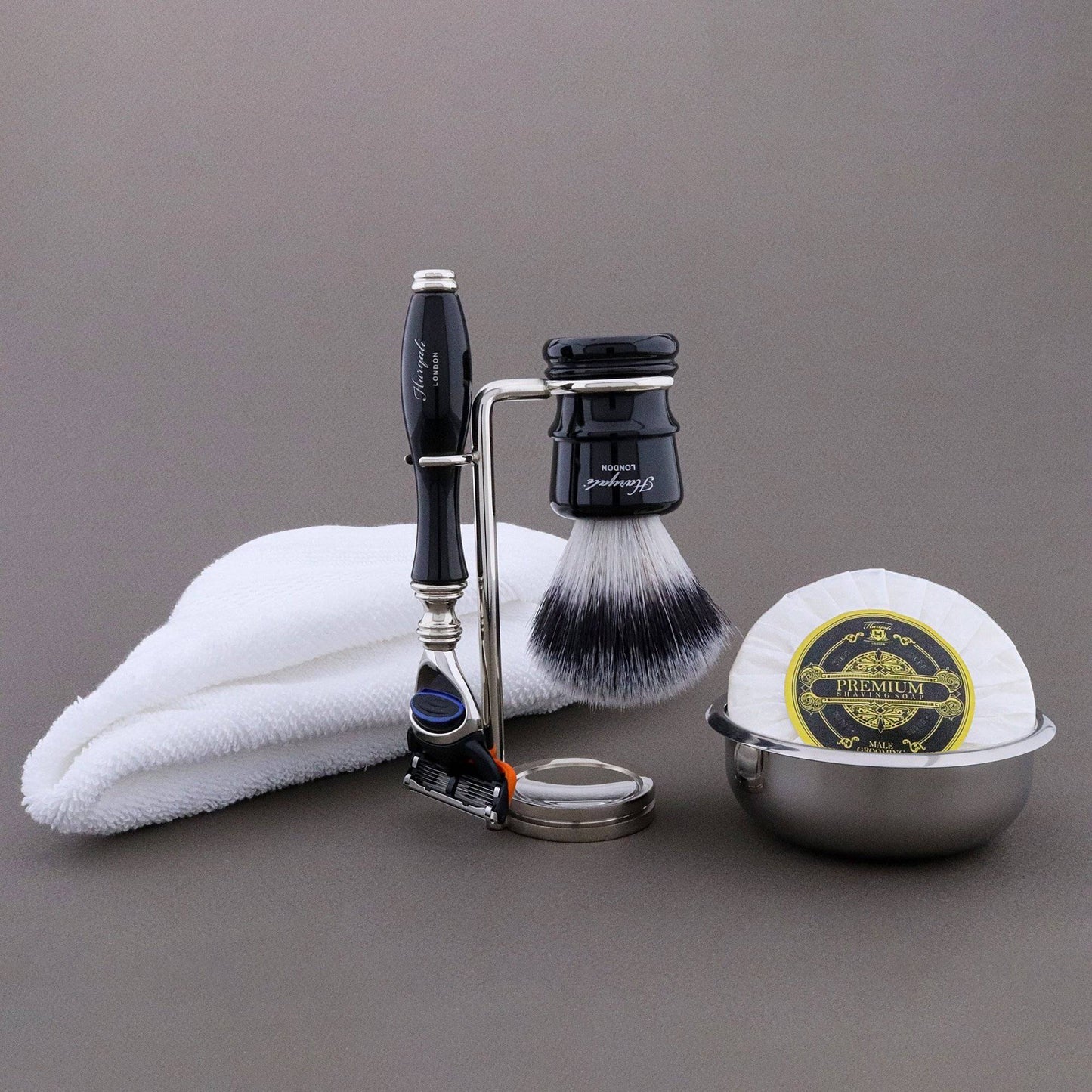 Haryali's Legend Range Shaving Kit
