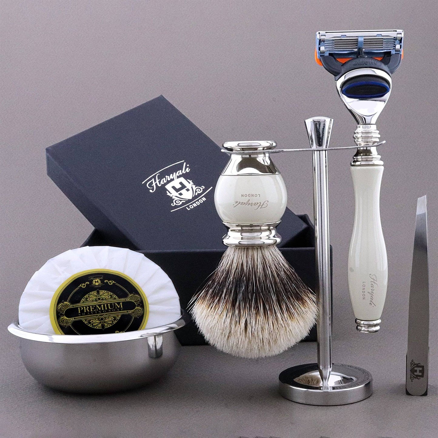 Haryali's Vase Range Shaving Kit
