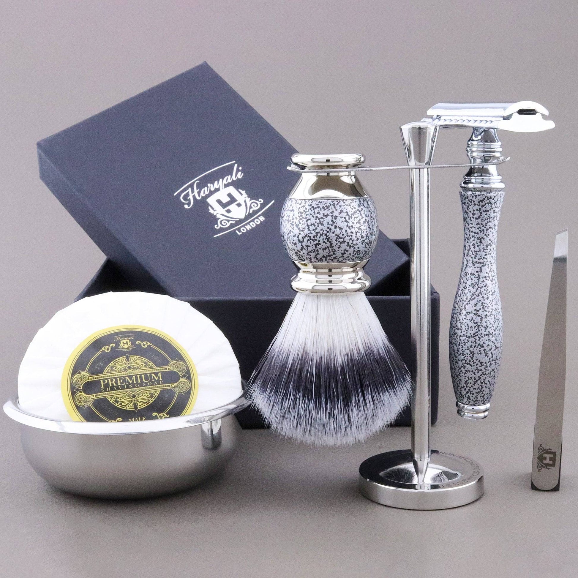 Haryali's Vase Range Shaving Kit - HARYALI LONDON