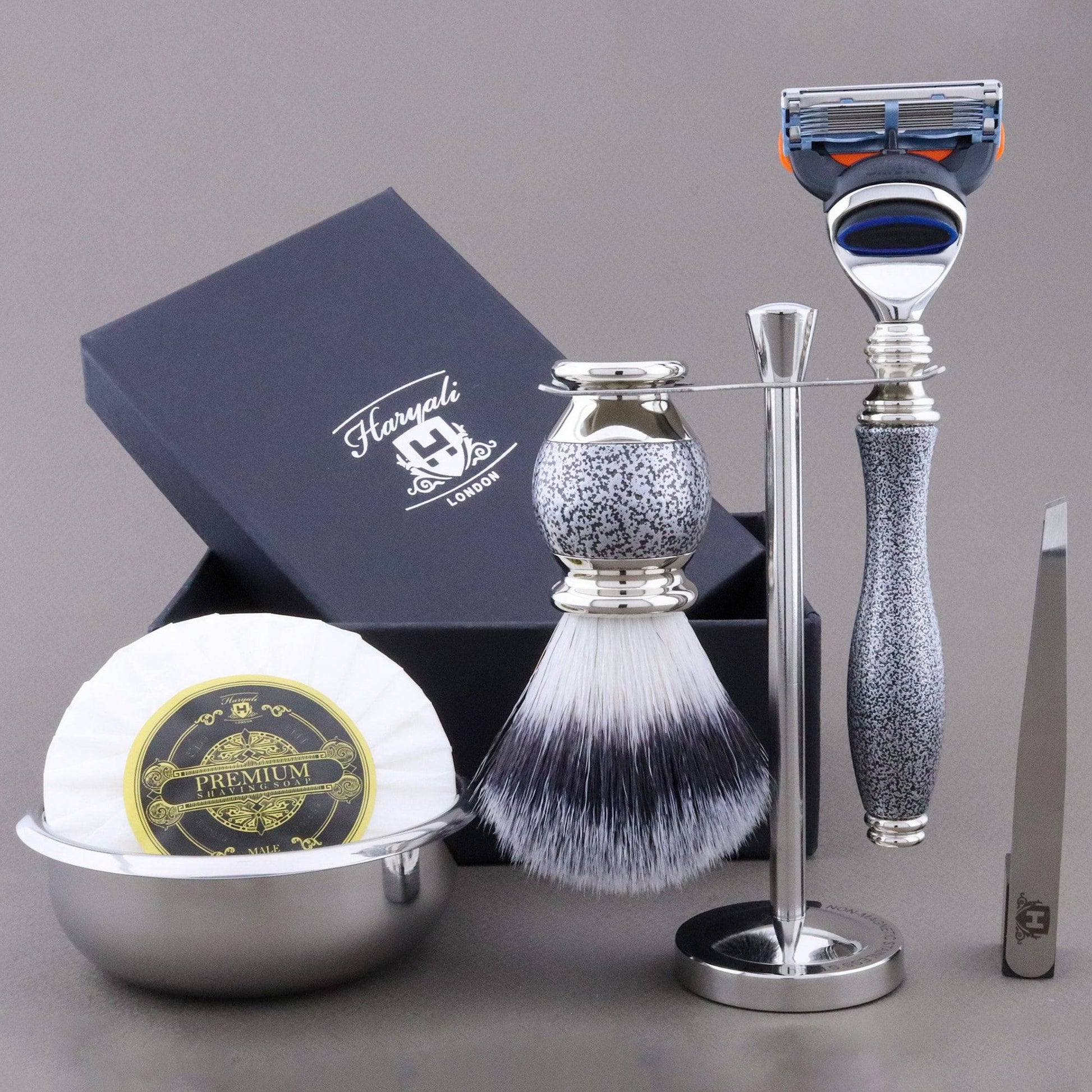 Haryali's Vase Range Shaving Kit - HARYALI LONDON