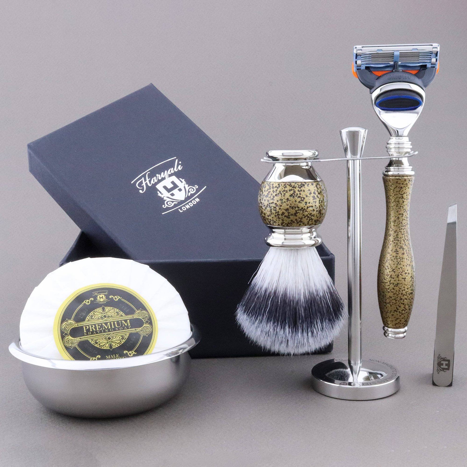 Haryali's Vase Range Shaving Kit - HARYALI LONDON