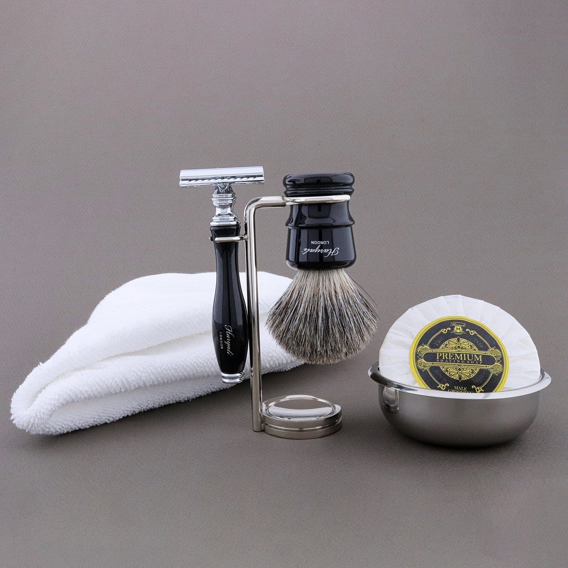 Haryali's Legend Range Shaving Kit 